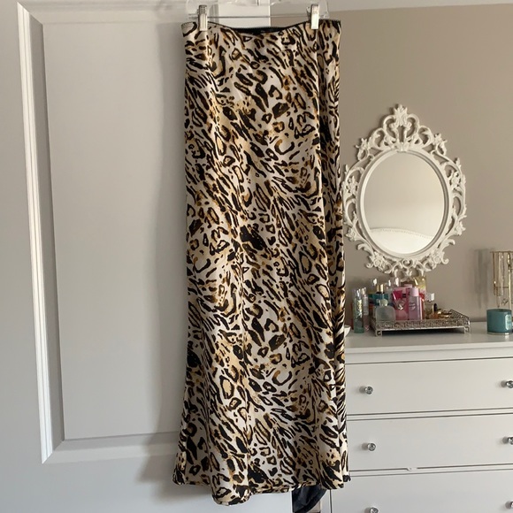 Midi length leopard skirt - Picture 1 of 1